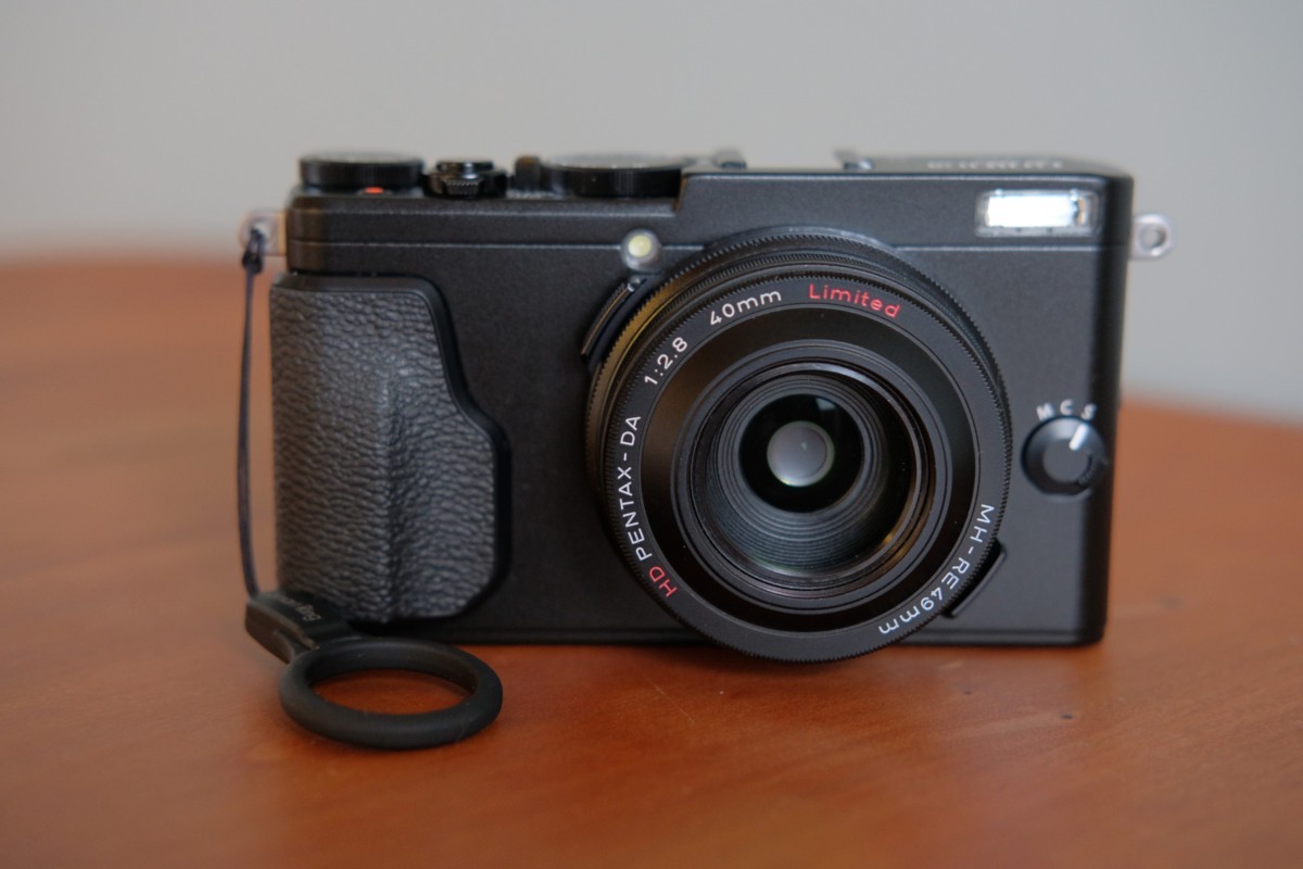 富士フィルムの末っ子「X70」を購入。レンズ周りもちょっとカスタム